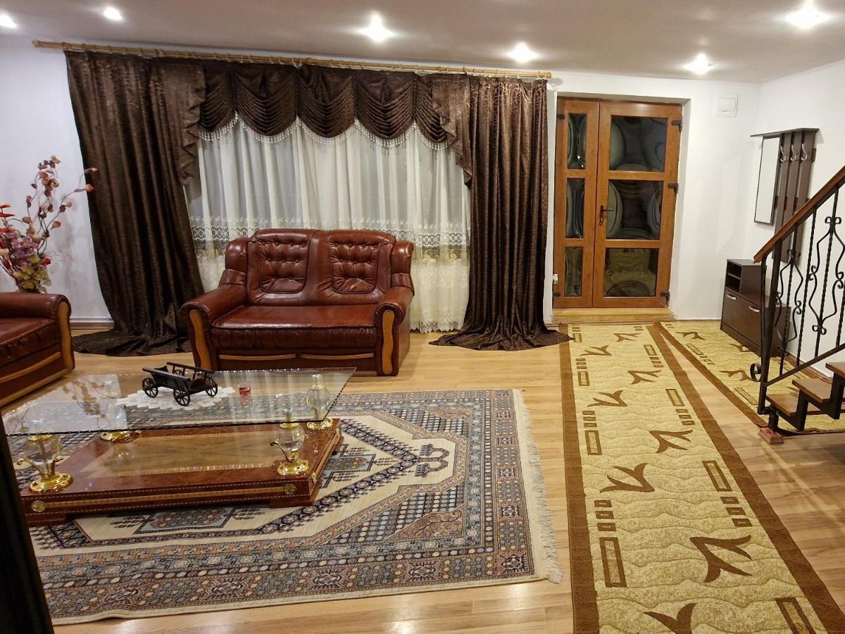 Ciprians' Home Săcele エクステリア 写真