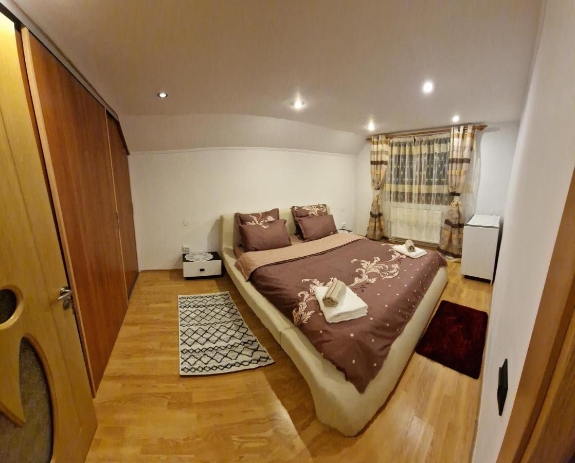 Ciprians' Home Săcele エクステリア 写真